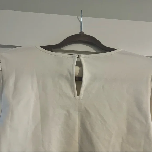 Ann Taylor New With Tags White Blouse With Cutout Design Size Medium - Picture 3 of 5